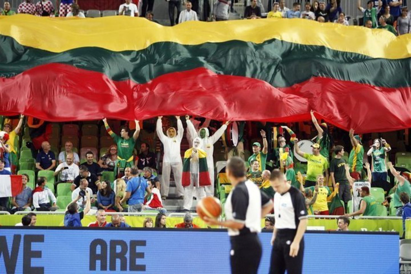 Lietuvos viešojoje erdvėje sportas suvokiamas tik per viešųjų ryšių prizmę, pavyzdžiui, sportininkų pasiekimai garsina Lietuvą.