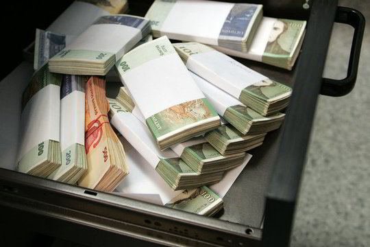 Verslas jau klesti, atlyginimai palauks