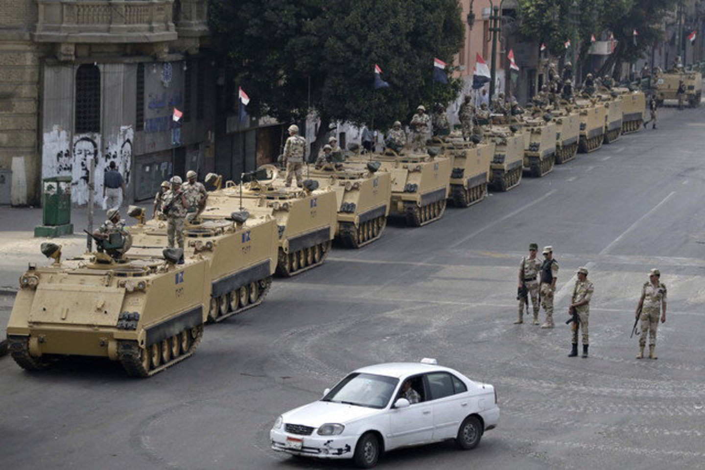 JAV sumažino didelę dalį 1,3 mlrd. JAV dolerių teikiamos paramos Egipto kariuomenei.