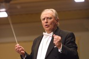 S.Sondeckis: kūrybinės biografijos palydovas – „pirmasis“