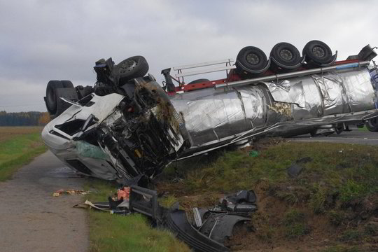 Netoli Pasvalio griovyje – vilkikas su cisterna gliukozės sirupo