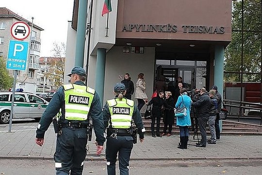 Šalyje toliau siautėja sprogdintojais apsimetę anonimai