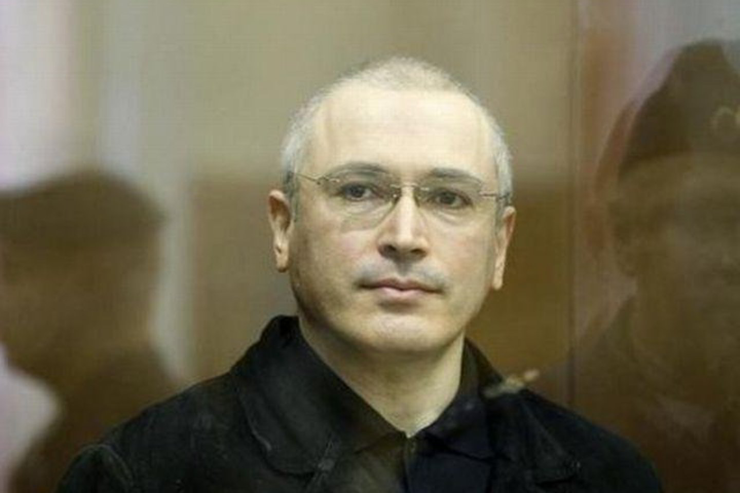 Buvęs naftos bendrovės vadovas M.Chodorkovskis, sėdintis kalėjime nuo 2003 metų, vadina savo bylą politine.<br>„Reuters“ nuotrauka iš archyvo