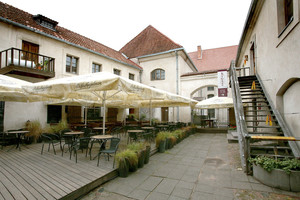 Šeši lenkų vienuoliai į istorinius Vilniaus rūmus įsikibo nagais