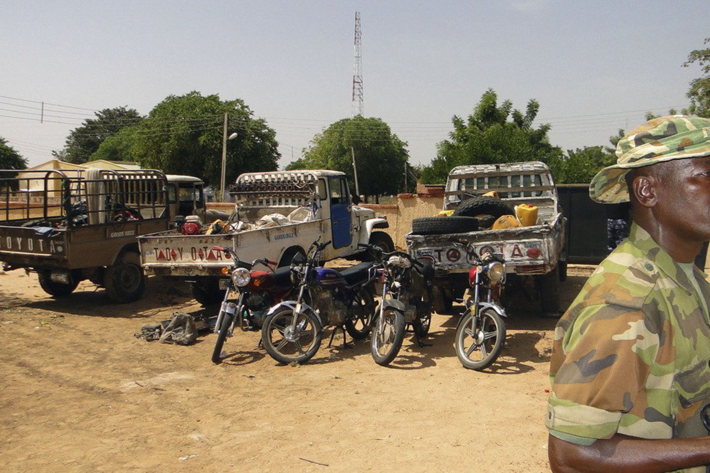 Nigerio pareigūnai pirmadienį sakė, jog dešimtys migrantų, daugiausiai moterų ir vaikų, mirė nuo troškulio Sacharos dykumoje anksčiau šį mėnesį.