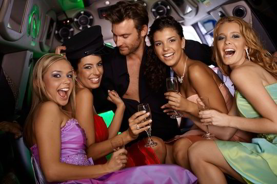 „Gazprom“ turtuoliai negaili milijonų užkandžiams, gėrimams ir grupių pasirodymams