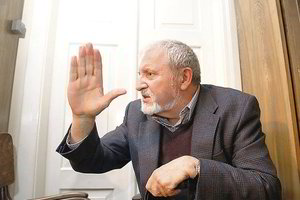 Operos bosas galanda plunksną