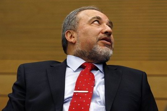 Izraelio ultradešiniųjų lyderis A.Liebermanas grįžo į užsienio reikalų ministro postą