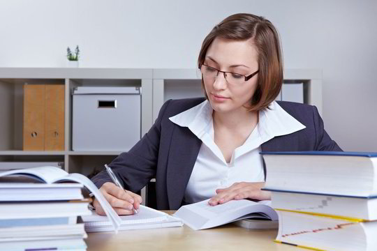 Teisininkę gniuždo jausmas: ji pasirinko nieko vertą profesiją