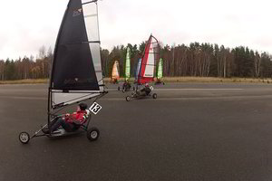 Nidoje vėjaratininkai džiaugėsi stipriu vėju ir saule