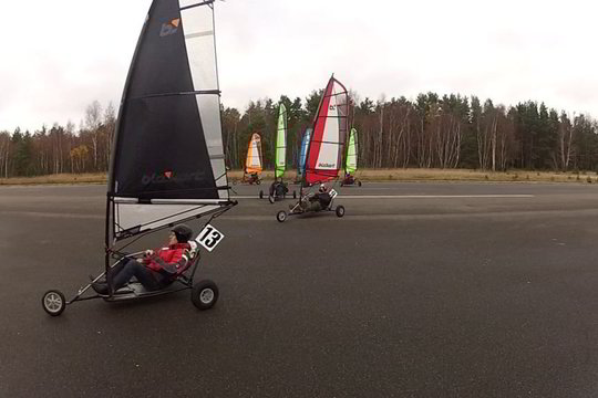 Nidoje vėjaratininkai džiaugėsi stipriu vėju ir saule