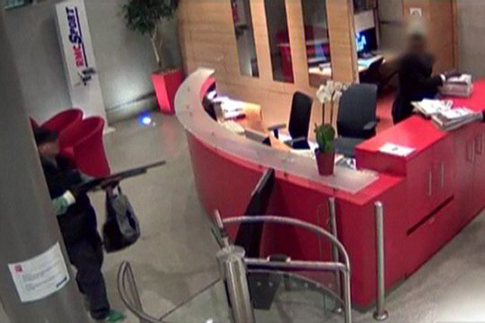 Paryžiaus policija ieško mieste siautėjusio ginkluoto užpuoliko