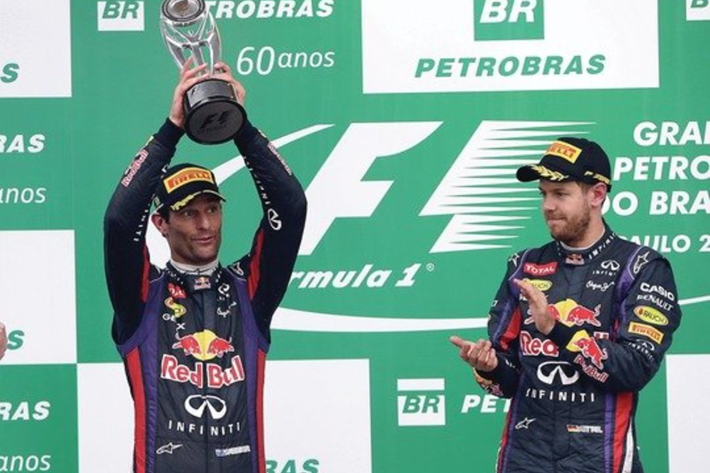 „Red Bull“ keisis: 4 kartus pasaulio čempionas S.Vettelis lieka, o M.Webberis (kairėje) pasitraukė iš „Formulės 1“.<br>AP nuotr.