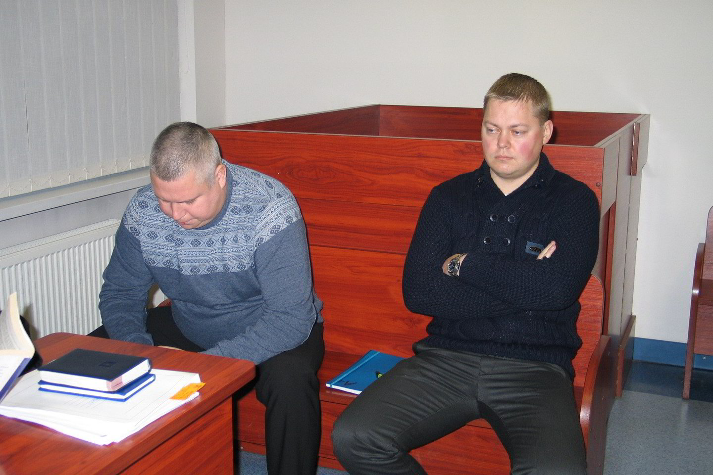 V.Vitkauskas (kairėje) ir R.Ražauskas kaltinami netinkamai atlikę tarnybos pareigas.