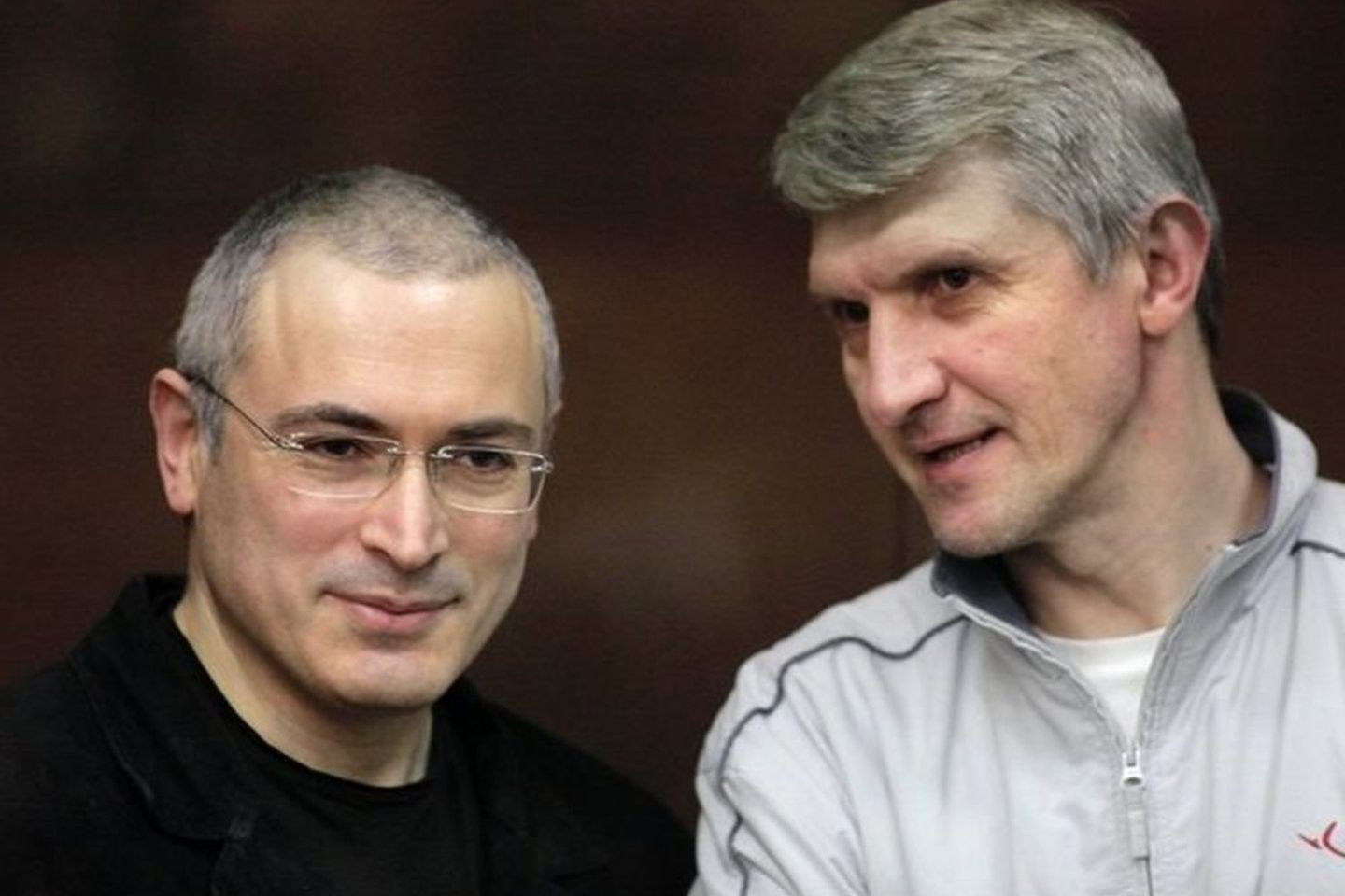 M.Chodorkovskio bendražygis ir verslo partneris Platonas Lebedevas, grupės „Menatep“ direktorių tarybos vadovas (dešinėje).<br>AP nuotr. iš archyvo.