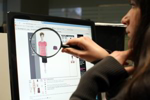 Atkakli kaunietė demaskavo internete siautėjusią apgavikę