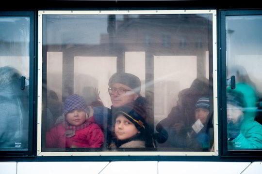 Į šventinį traukinuką – šturmu ir per ašaras