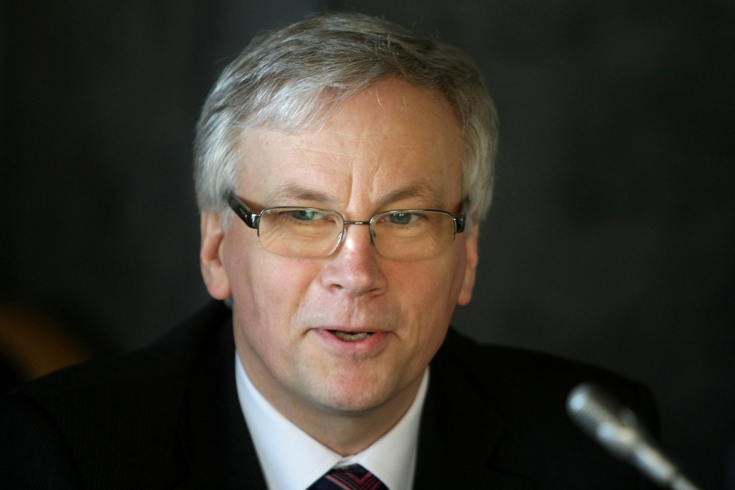 R.Šadžius prognozuoja, kad minimalią mėnesinę algą (MMA) būtų galima padidinti nuo 2015 m., ir ji vidutiniškai turėtų augti 5 proc.
