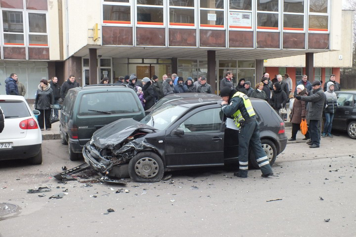 Per avariją labiausiai nukentėjo „Volkswagen Golf“ vairuotojas.