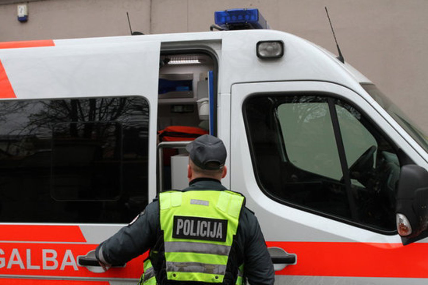 Partrenktai moteriai padėjo medikai, dabar ji gydosi namie.