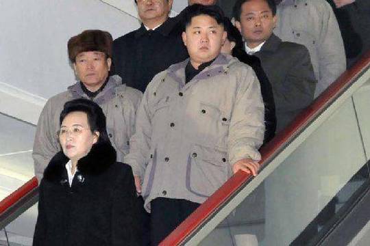 Nauja versija - Kim Jong-uno teta ne nusižudė, o yra komos būklės