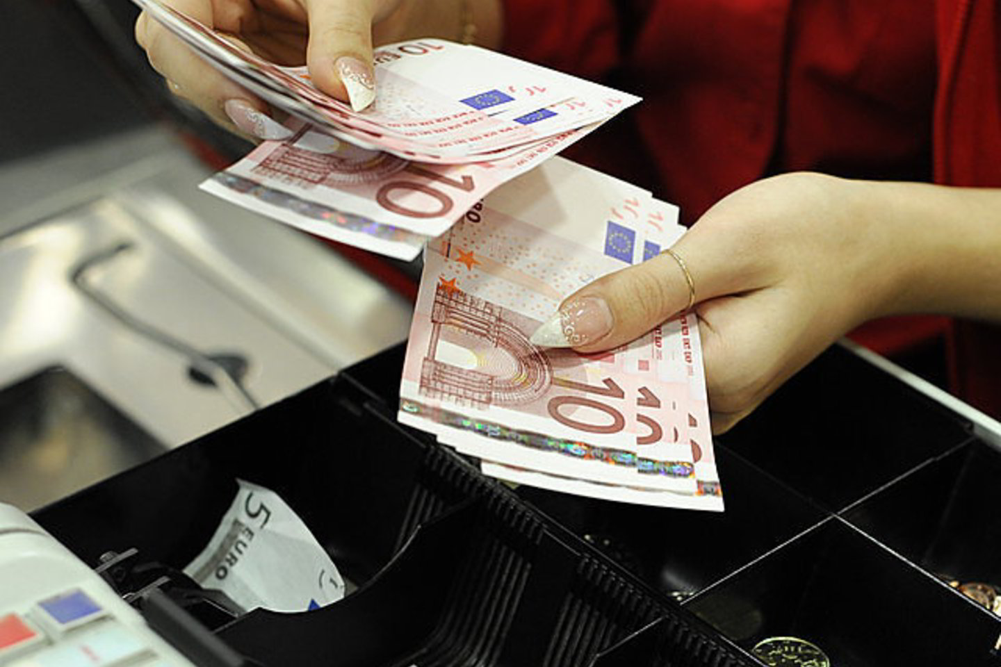 Pamirštame, kad balsuodami dėl narystės ES, nubalsavome ir dėl euro.