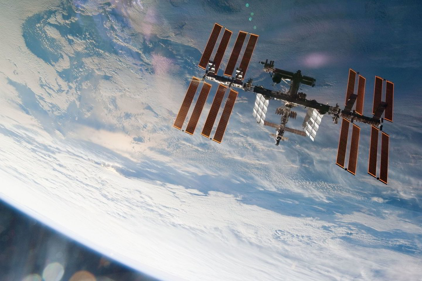 TKS šešių astronautų įgula iš JAV, Rusijos, Europos ir Japonijos keičiama rotaciniu principu.