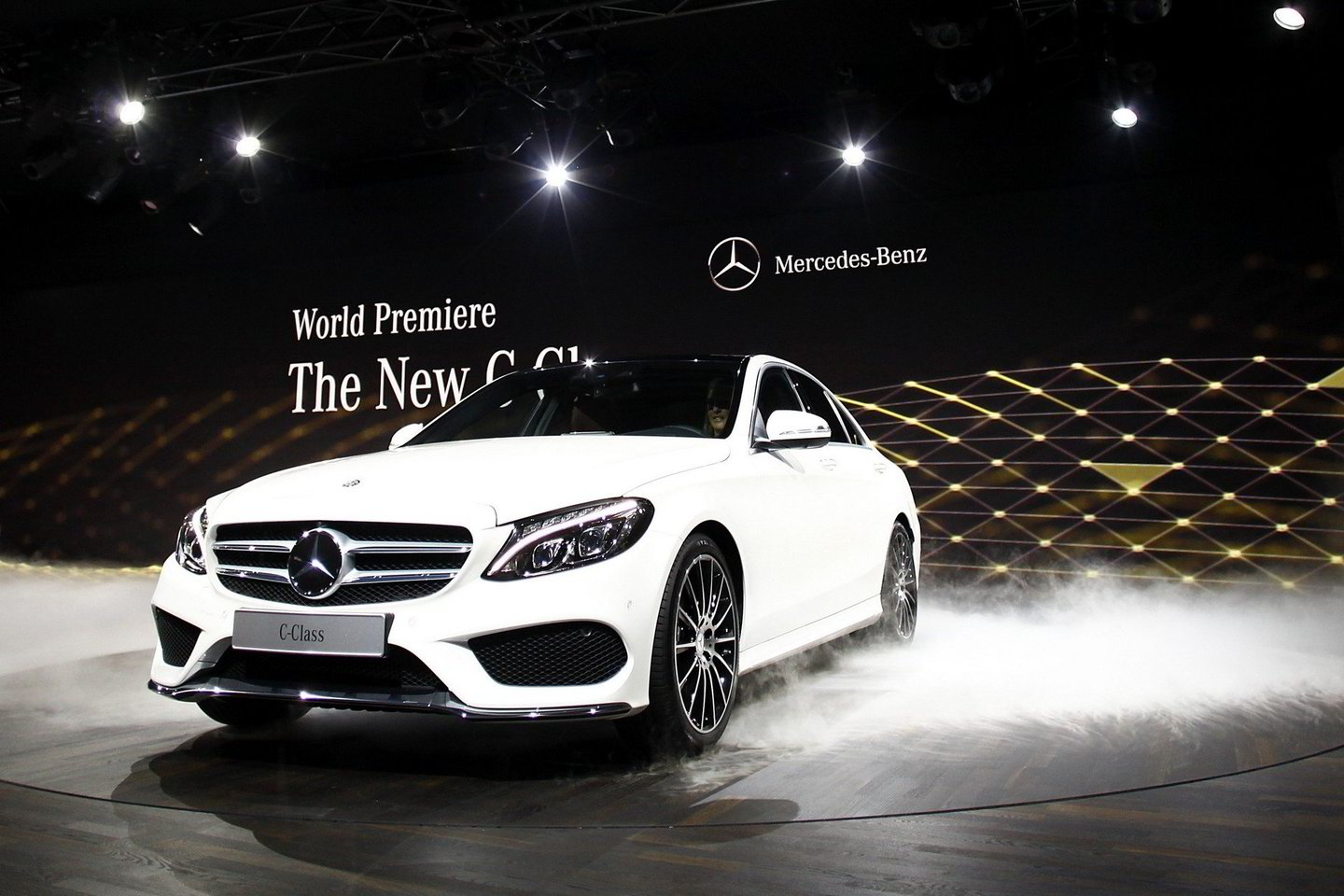 Naujasis C klasės "Mercedes-Benz" technologiškai itin pažengęs į priekį, tačiau manoma, kad kaina taip pat gerokai išaugs.