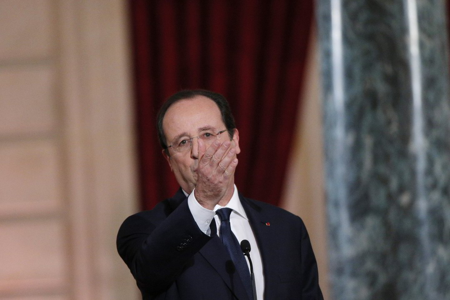 F.Hollande'as Eliziejaus rūmuose vykusioje spaudos konferencijoje.