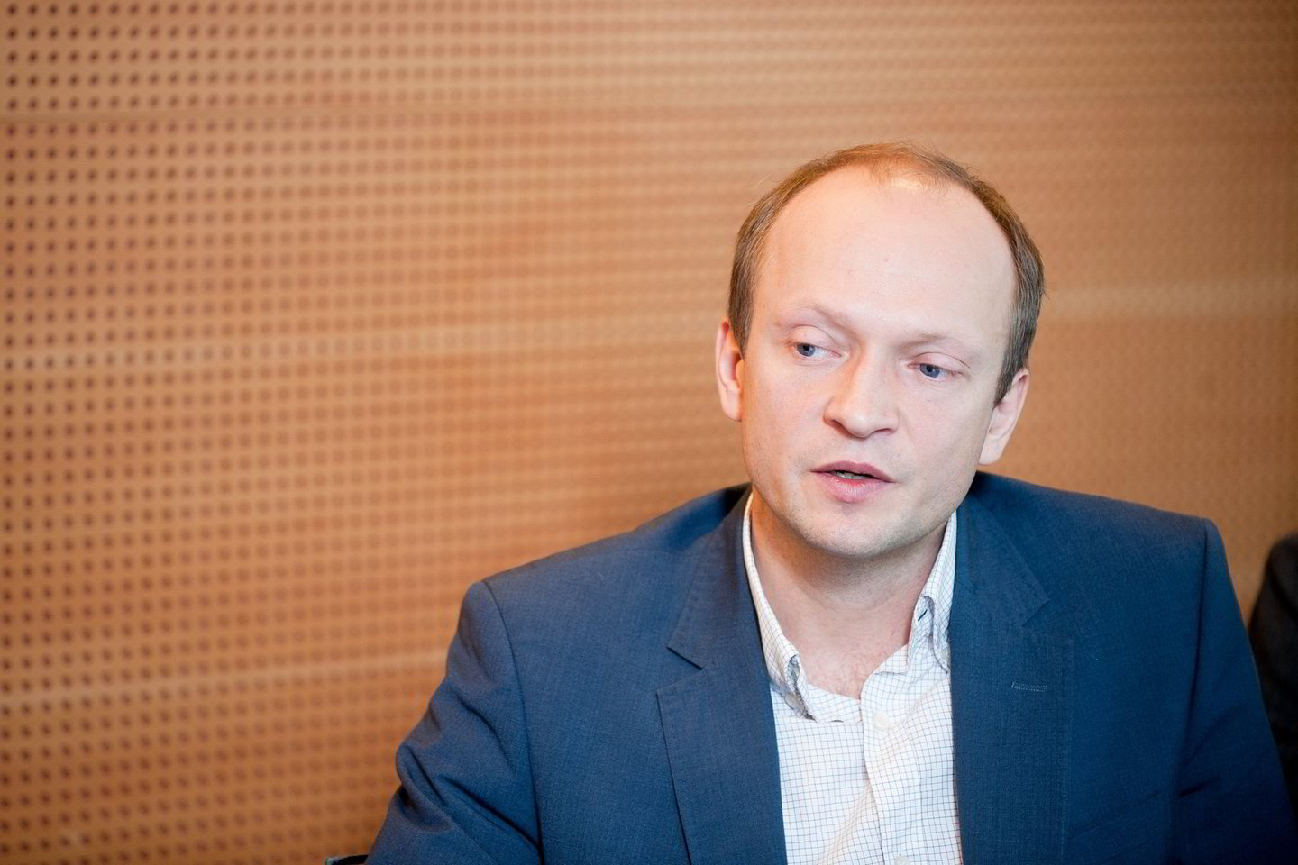 N.Mačiulis nesupranta, kodėl politikai aiškiai neįvardija konkrečių argumentų apie apie euro įvedimo poveikį šalies ekonomikai.