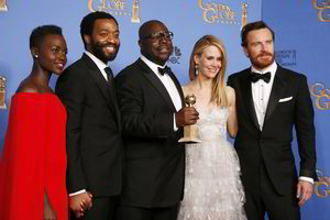 „Auksiniuose gaubliuose“ triumfavęs filmas „12 metų vergovės“ „Oskarų“ ceremonijoje šansų neturi?