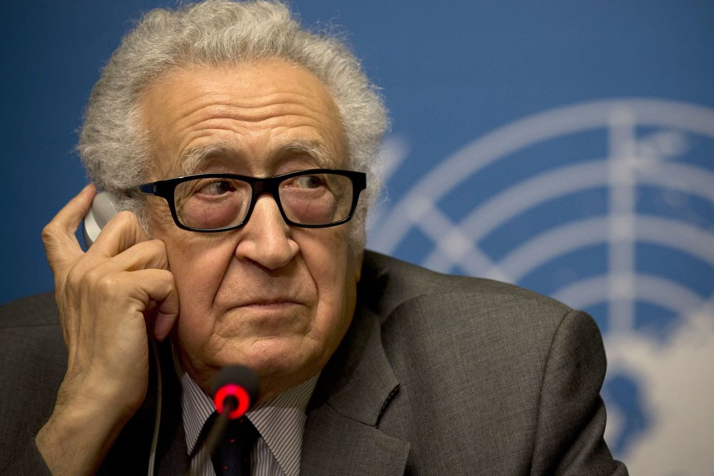 L.Brahimi išreiškė viltį, kad humanitarinės pagalbos konvojui pirmadienį bus leista patekti į apsiaustą rajoną.