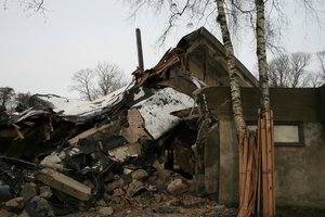 Palangos vasaros estrada virto griuvėsiais