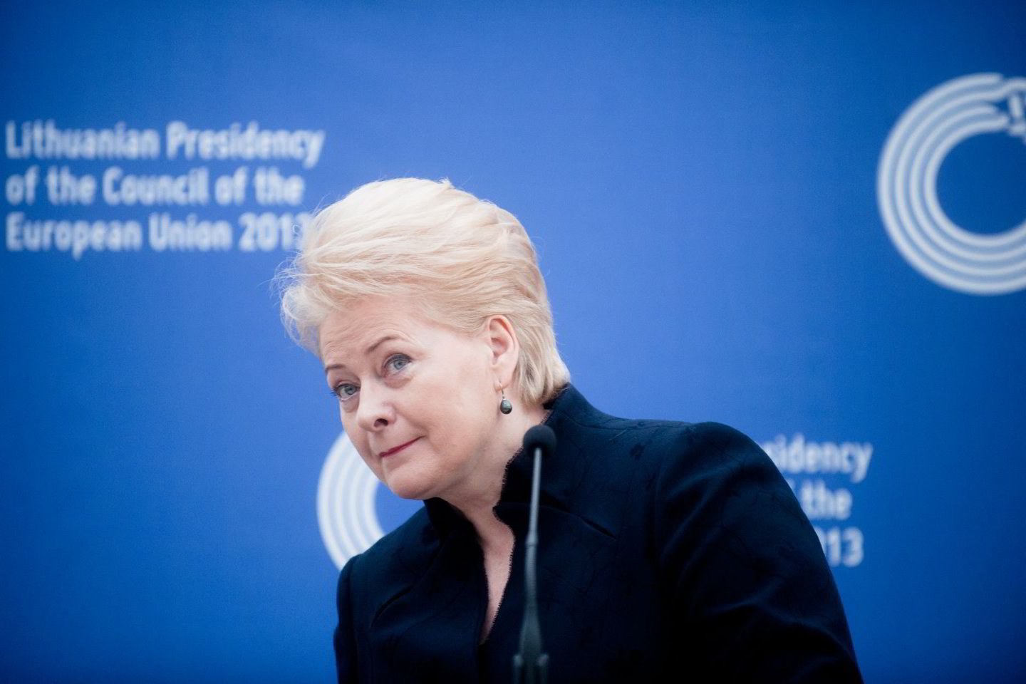 Remiantis apklausa, D.Grybauskaitė surinktų 42,5 proc. balsų.
