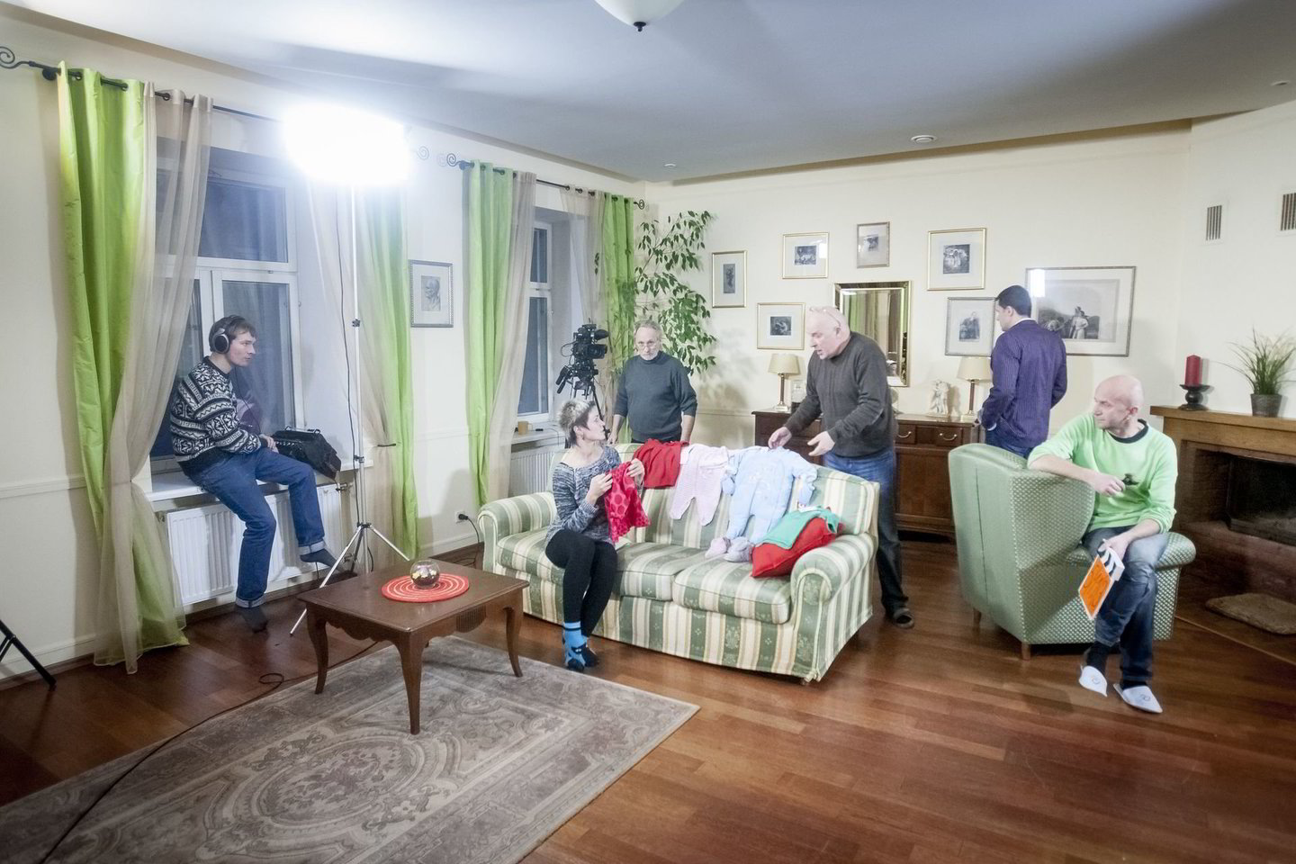„Obelis nuo obels“ kūrėjai kviečia žiūrovus dalintis broliškomis ir seseriškomis nuotraukomis.