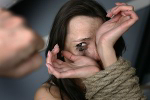 Moters skausmas: kodėl anyta gynė smurtaujantį sūnų?