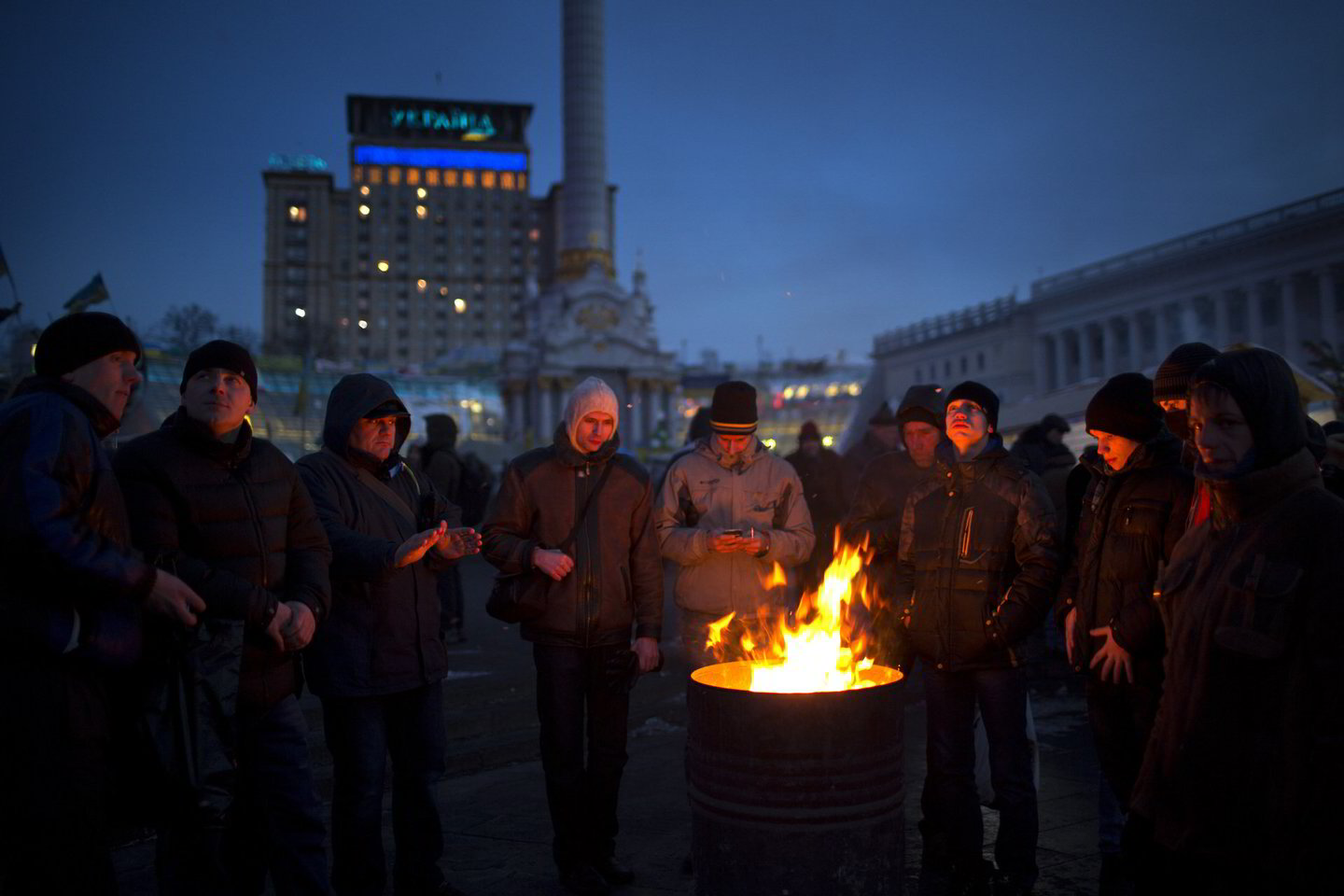 Ukrainos teisėsauga šeštadienį apkaltino opozicijos protestuotojus milicijos pareigūno kankinimu.