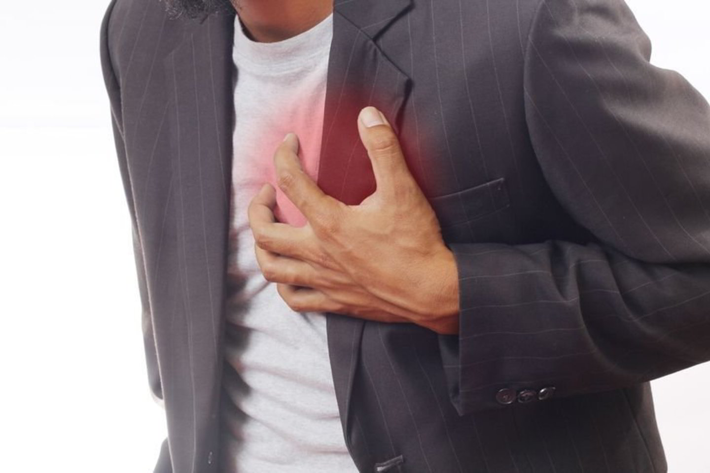 Dažniausiai apie širdies negalavimus praneša skausmai, atsiradę širdies plote, už krūtinkaulio.<br>123rf nuotr.