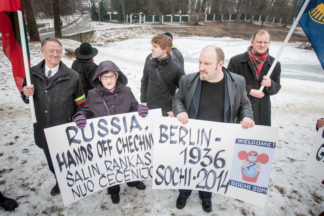 Lietuvos tautininkų sąjunga surengė protesto akciją – piketą prie Rusijos ambasados.<br>D.Umbraso nuotr.