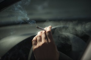 Rūkymas, lošimai, alkoholis. Kur ritamės?