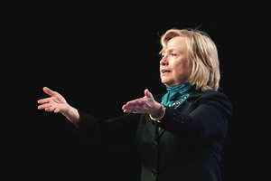 JAV vis garsiau klausia: ar kas nors įstengs sustabdyti Hillary?