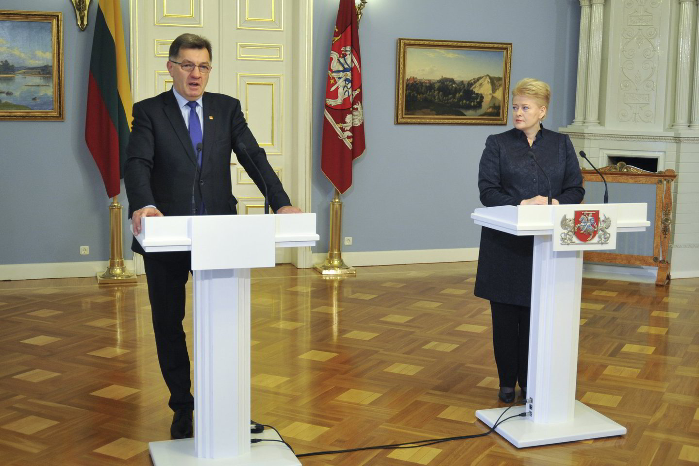 Pagrindinė kova dėl visuomenės pasitikėjimo vyksta tarp A.Butkevičiaus ir D.Grybauskaitės.
