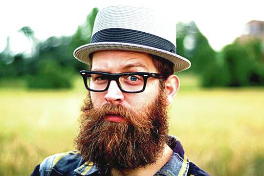 JAV suklestėjo barzdų persodinimo mada