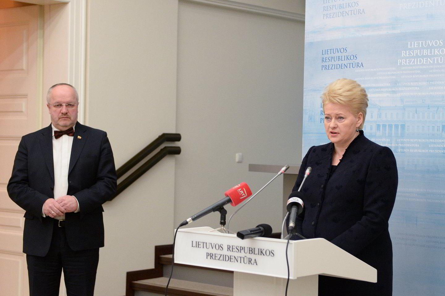 D.Grybauskaitė pirmadienį susitiko su krašto apsaugos ministru, kariuomenės vadu ir premjeru.