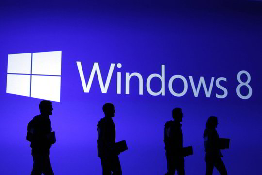 „Microsoft“ svarsto dalinti „Windows 8“ nemokamai