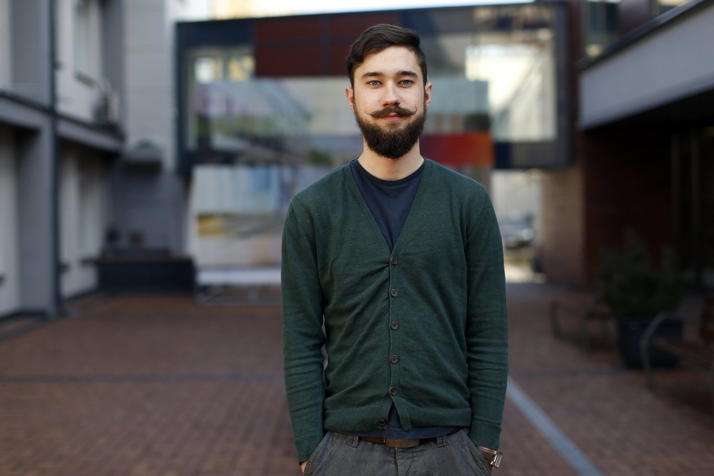M.Puodžius puoselėja vešlią barzdą.