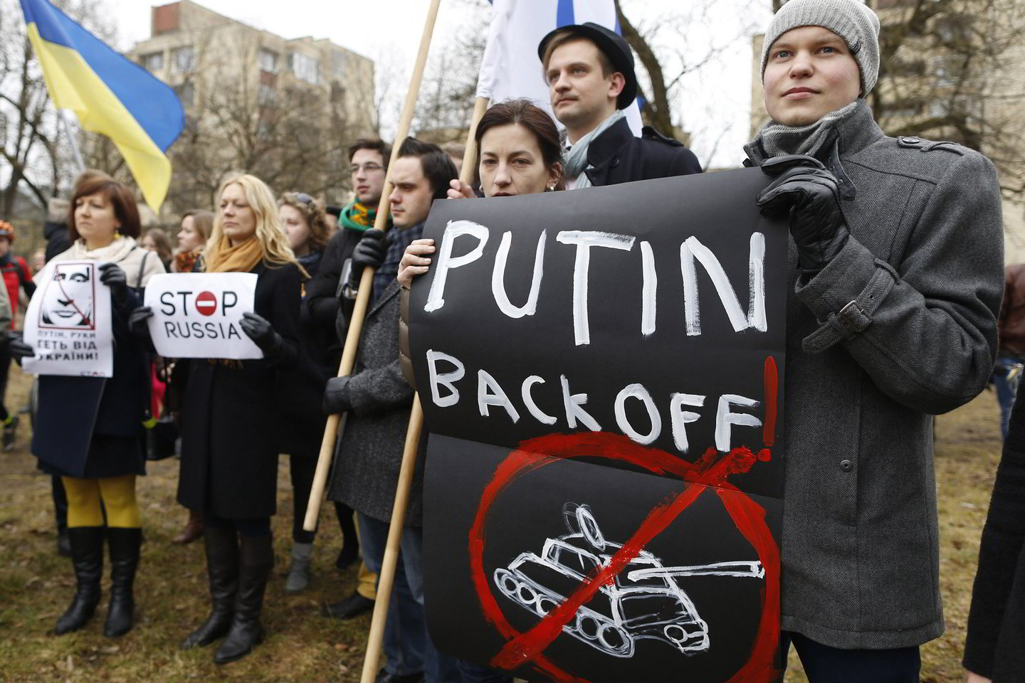 Protestas prieš Maskvos agresiją prie Rusijos ambasados Vilniuje.