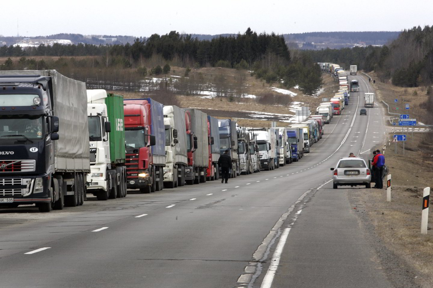Didelės krovininių automobilių eilės savaitgalį susidarė Lietuvos ir Baltarusijos pasienyje esančiuose Medininkų, Šalčininkų, Lavoriškių ir Raigardo kontrolės punktuose.