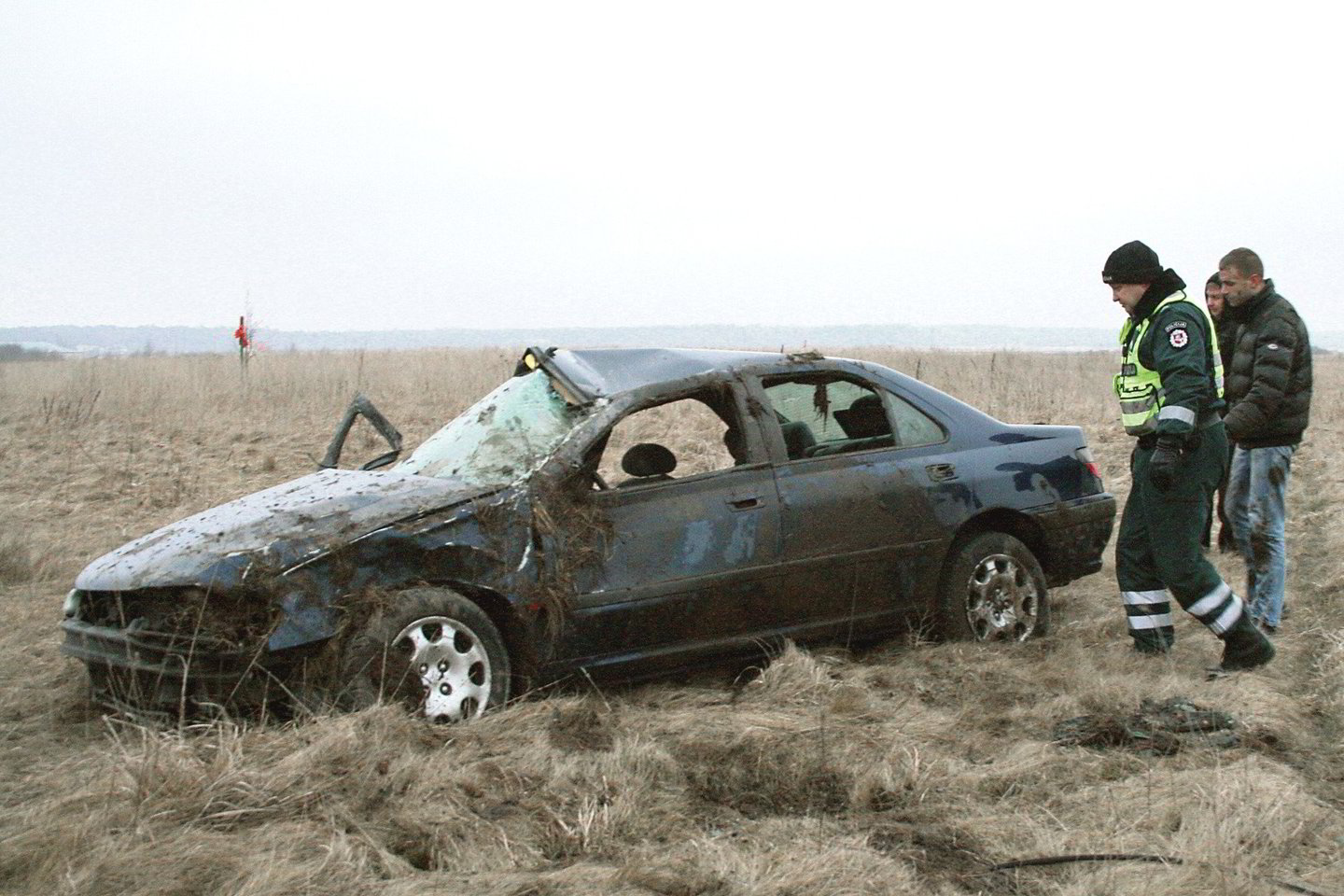 Posūkyje į Palangą nuo kelio nulėkęs raseiniškių automobilis kelis kartus vertėsi.