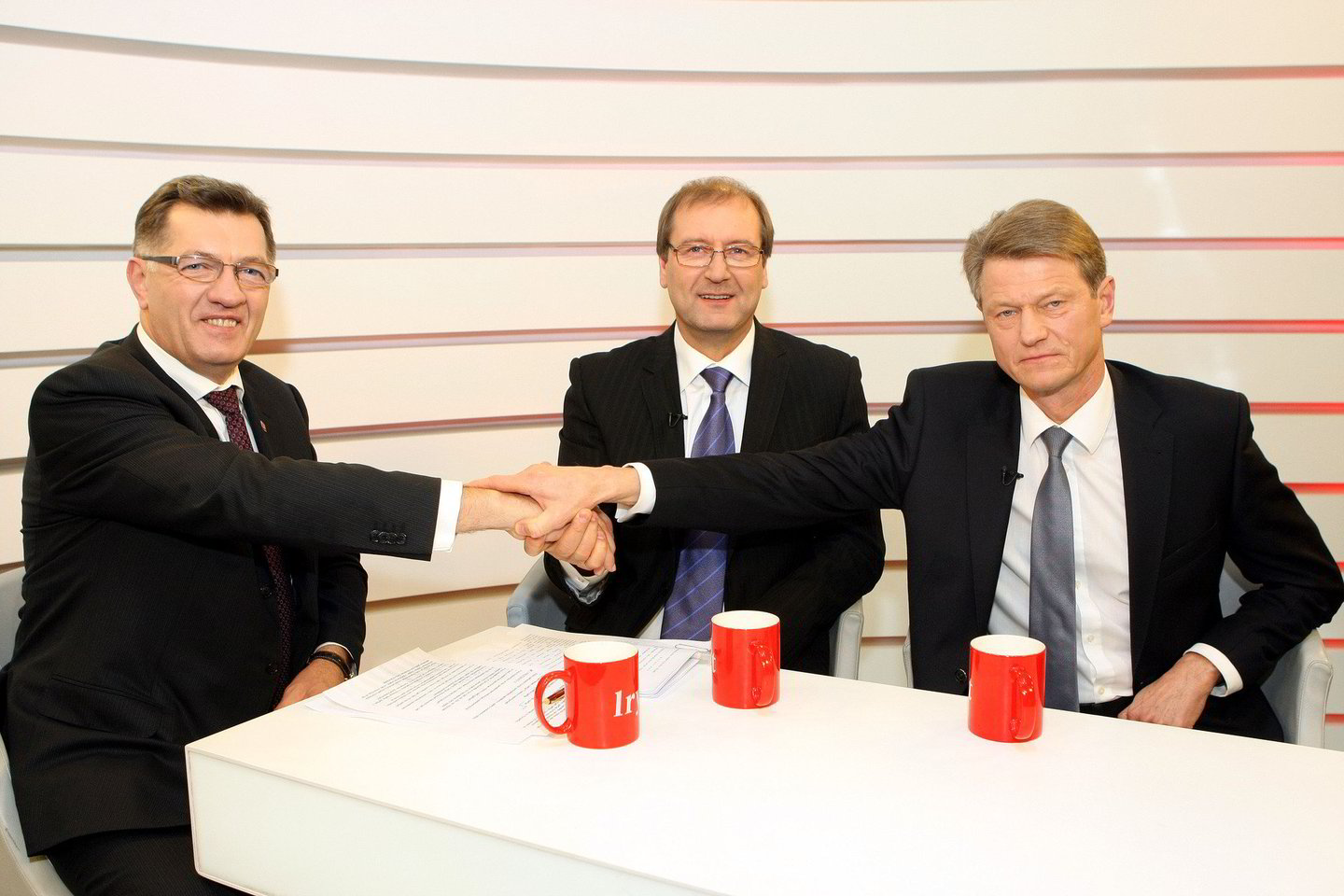 Valdančioji koalicija žengia į naujų išbandymų ruožą.